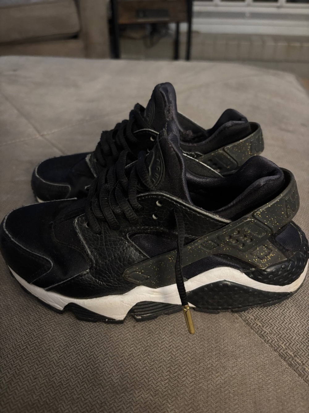 Woman’s Nike Huaraches SB50 (Super-Bowl 50)
